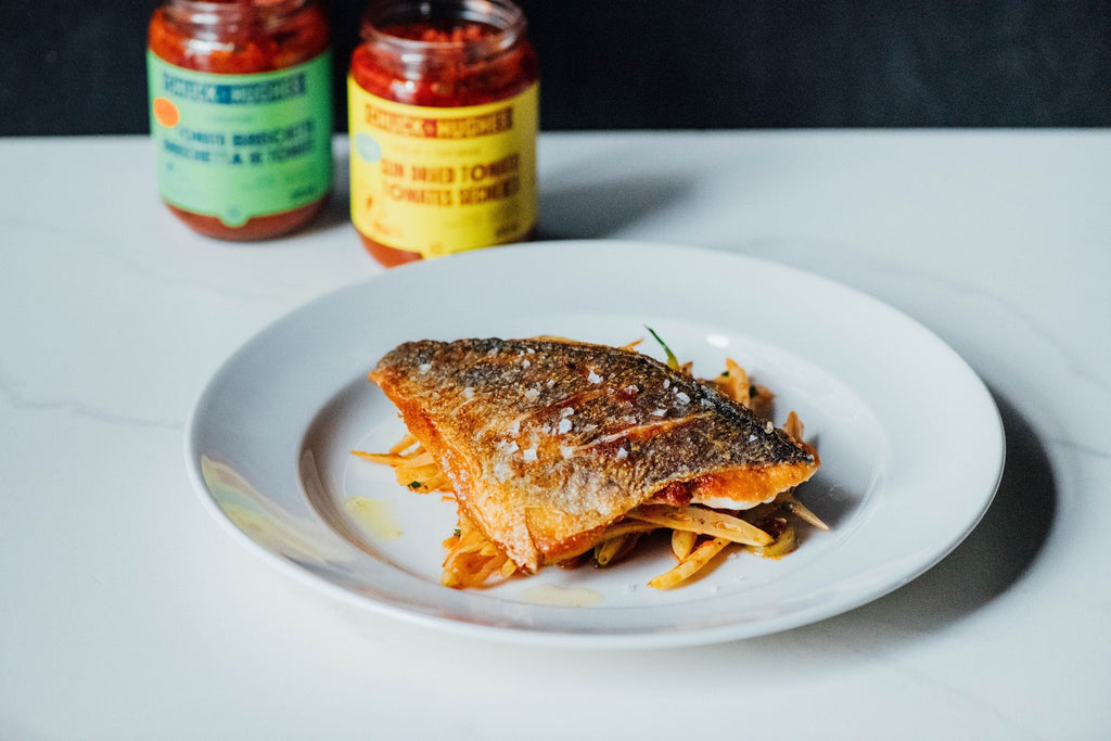 Dorade aux haricots jaunes, tomates séchées et bruschetta